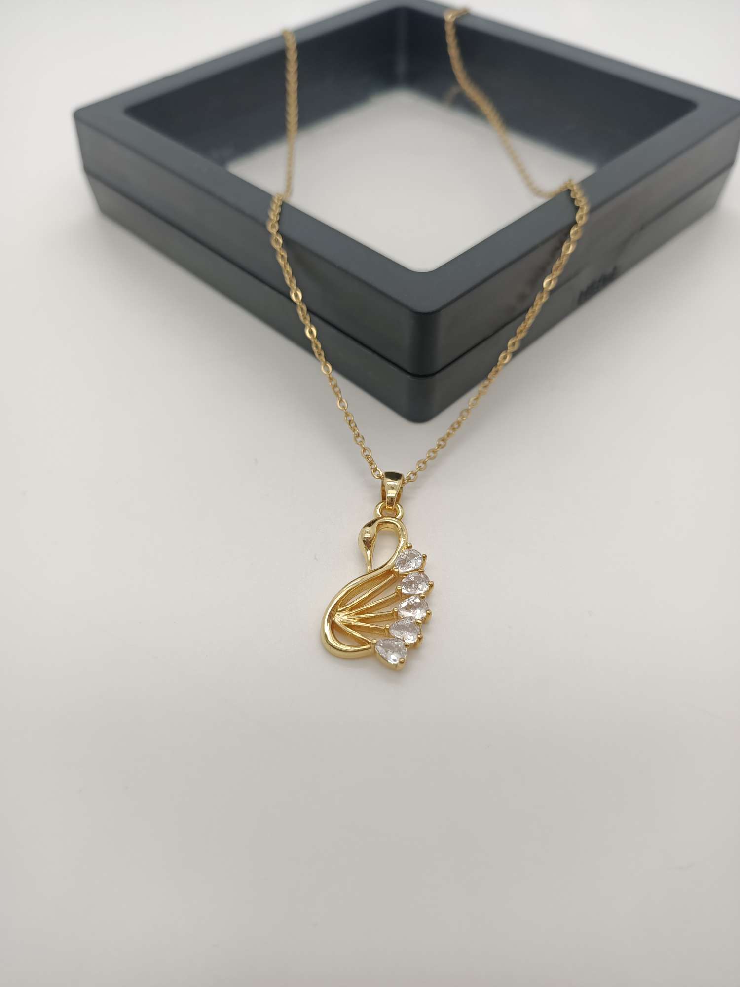 101欧美简约小众高级感K金色项链女ins潮轻奢冷淡风锁骨颈链细节图