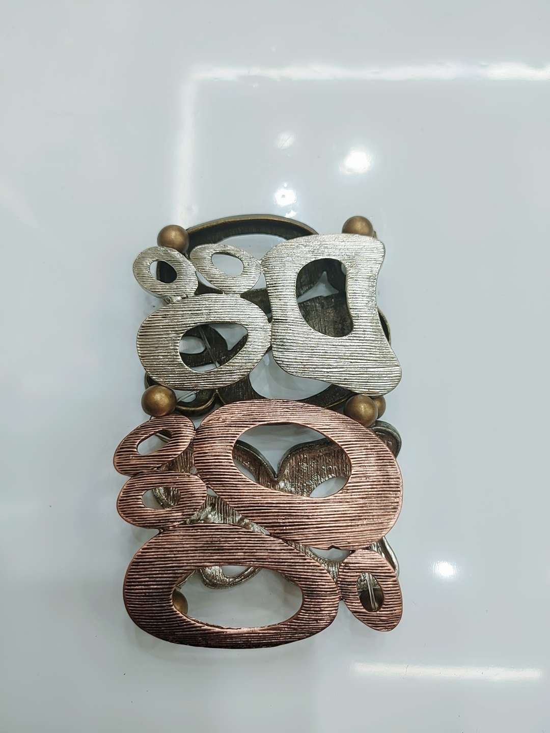 Brushed retro alloy bracelet for women, fashionable, simple and individual retro jewelry for women Application Scenario