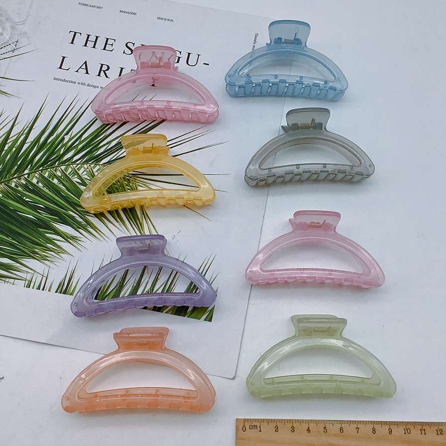 A transparent, colorful jelly-colored crescent-shaped gripper is popular among Korean Internet celebrities Specification image