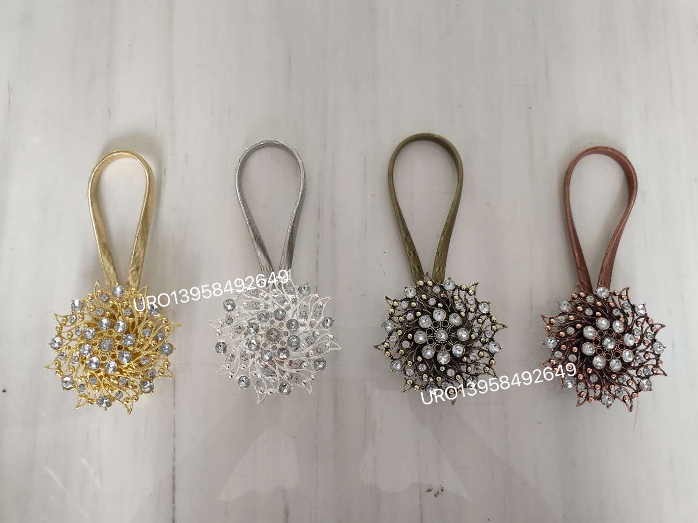 ربط أغطية الستائر بأغطية معدنية مزخرفة بمغنطيسية Item Picture