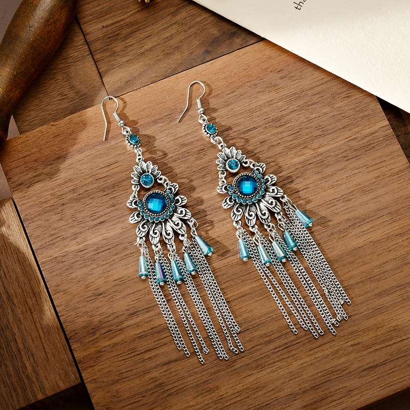 Summer outing: Ladies' trendy, simple and versatile Bohemian ethnic style earrings 66 Ya Xin Application Scenario