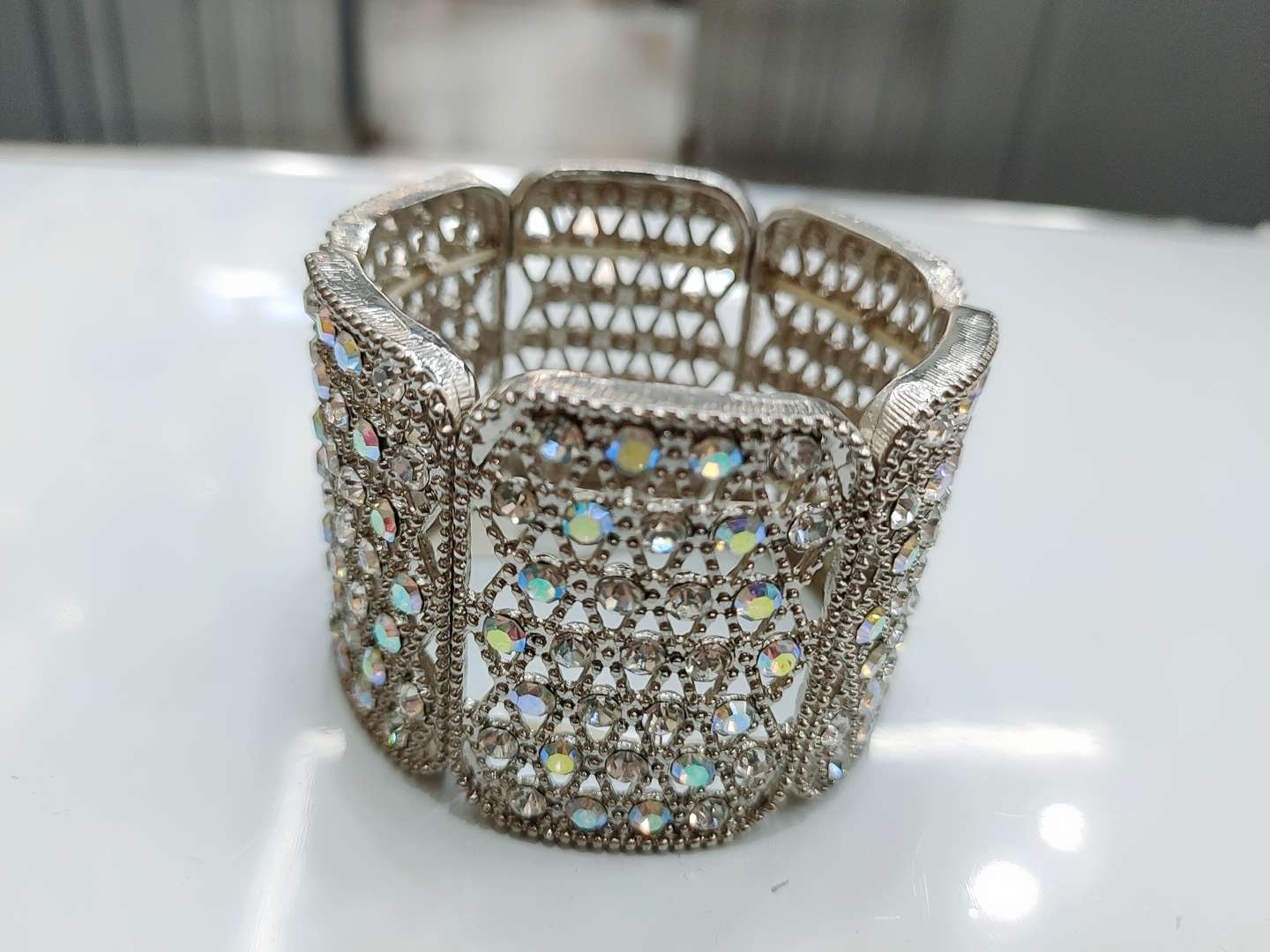 New Korean-style fashionable sparkling diamond bracelet with elastic thread, a unique European and American style for women Specification image