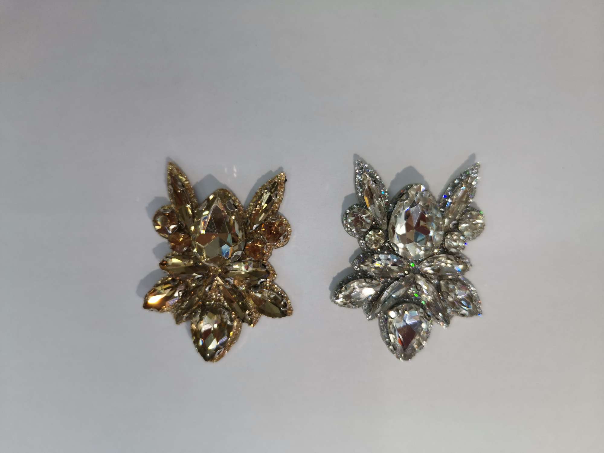 Factory direct sales of exquisite brooches, display props, clothing accessories, fashionable and trendy personalized accessories, recommended by Internet celebrities detail image 1