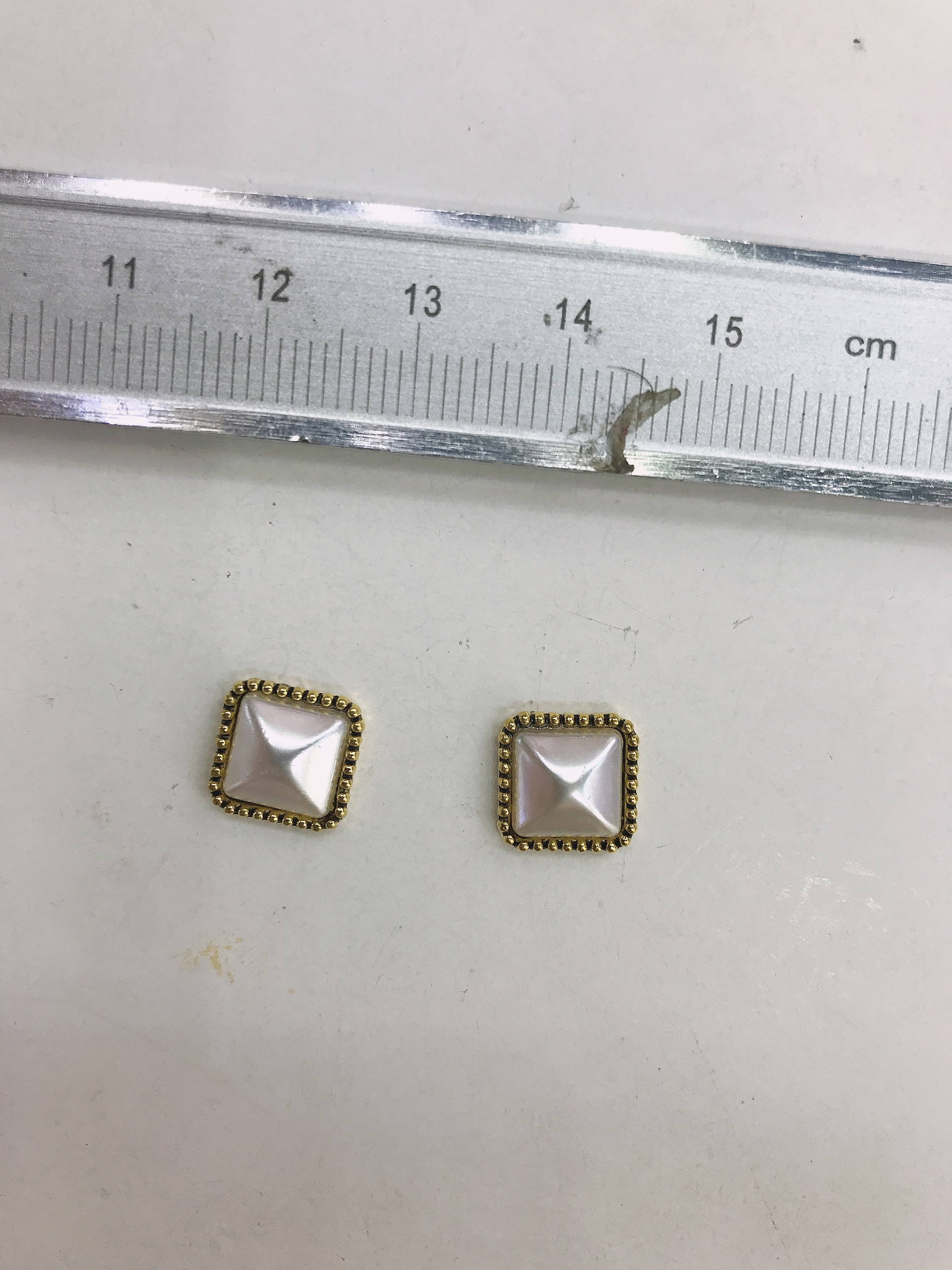 Alloy table small square pearl. details Picture