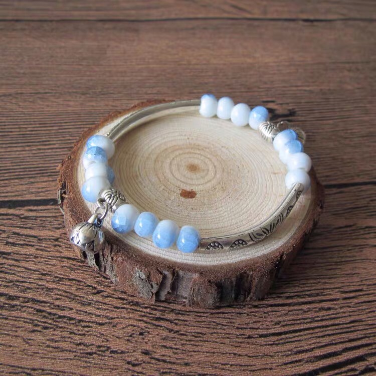 Bend the pipe bracelet
