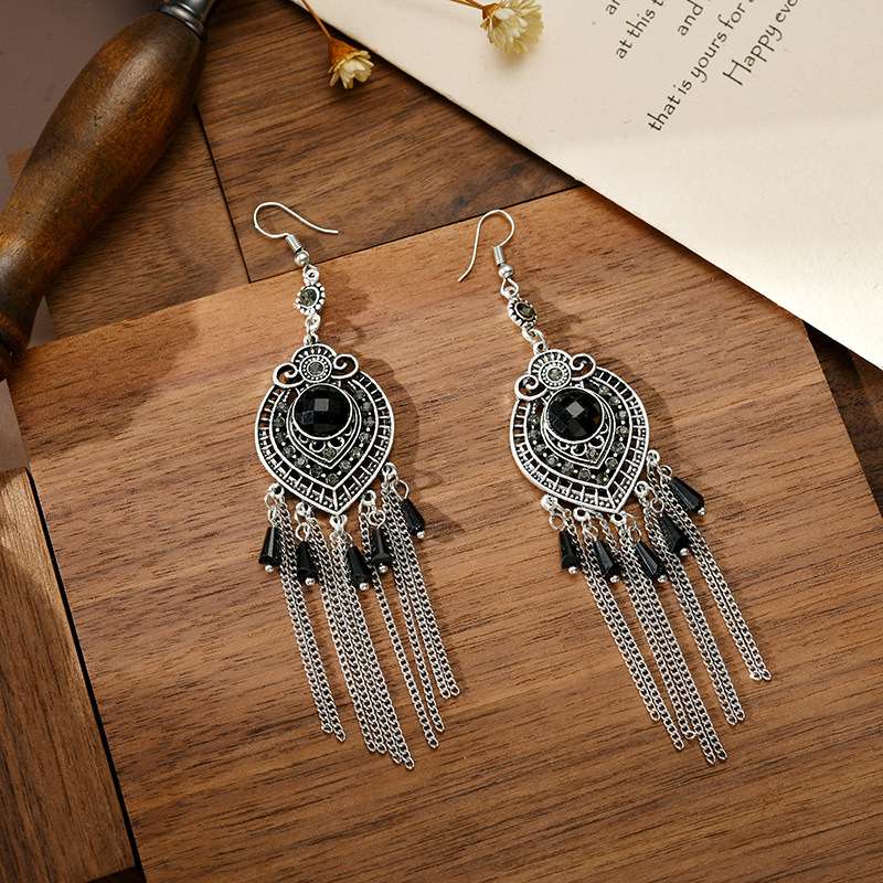 Korean style fashionable, stylish, versatile and simple tourist attraction bestseller earrings 66 Ya Xin Application Scenario