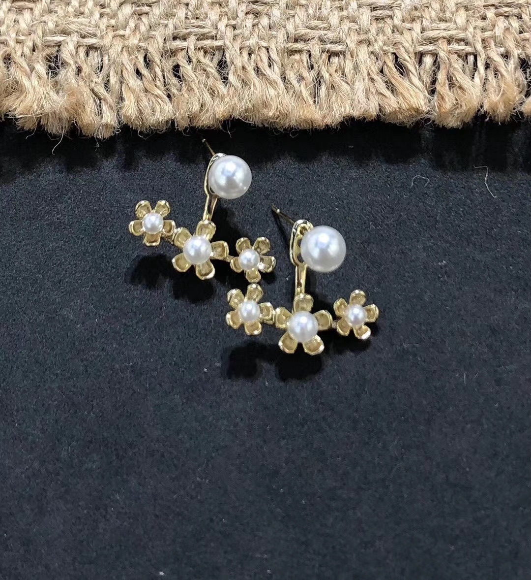 S925 Silver Needle with a touch of paint earring, artistic, niche earrings, feminine, high-end and elegant earrings, simple stud earrings hxb Specification image