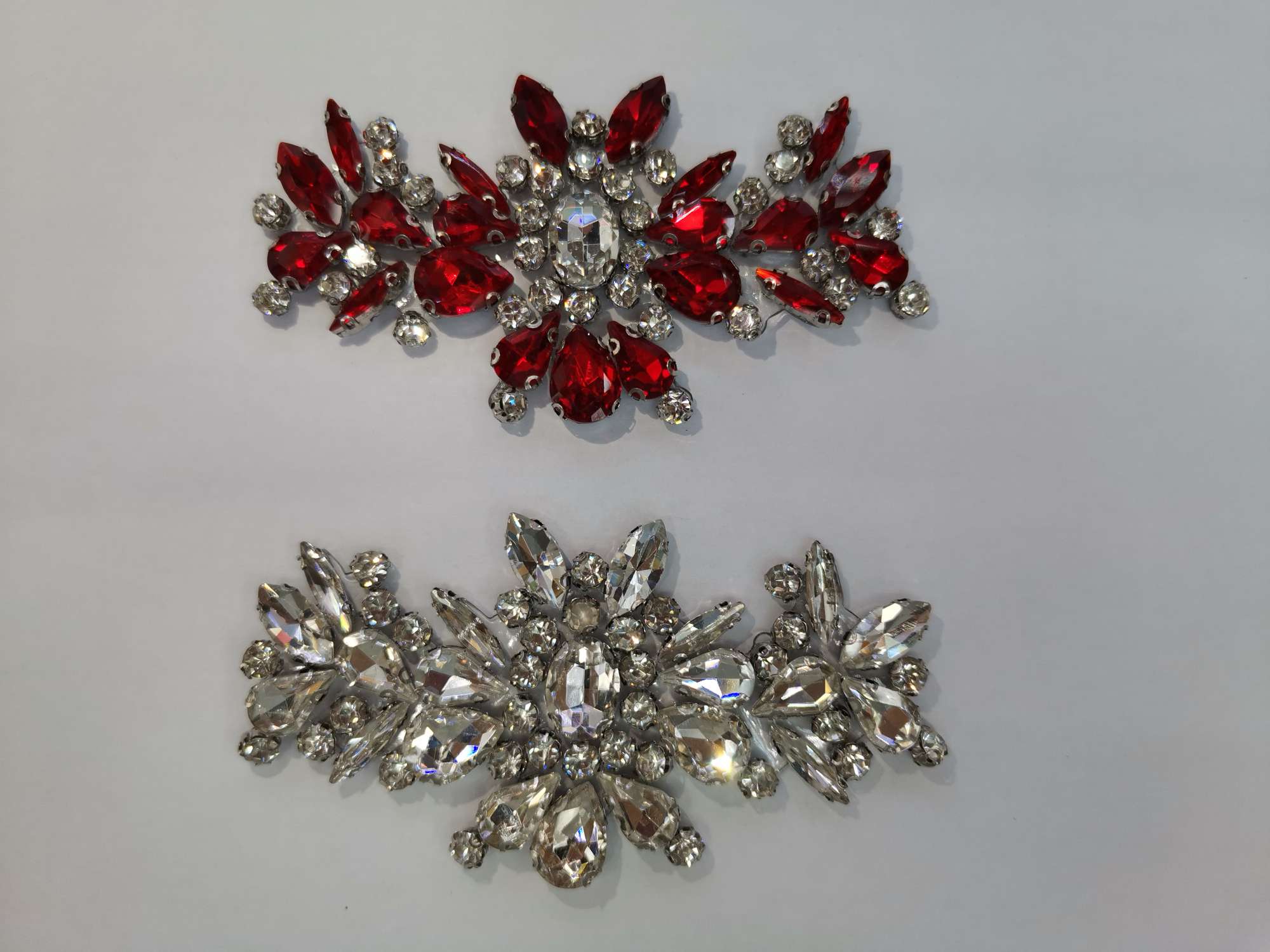 Exquisite clothing brooches, accessories, display props, elegant and unique accessories, matching tools, and other clothing display props detail image 1