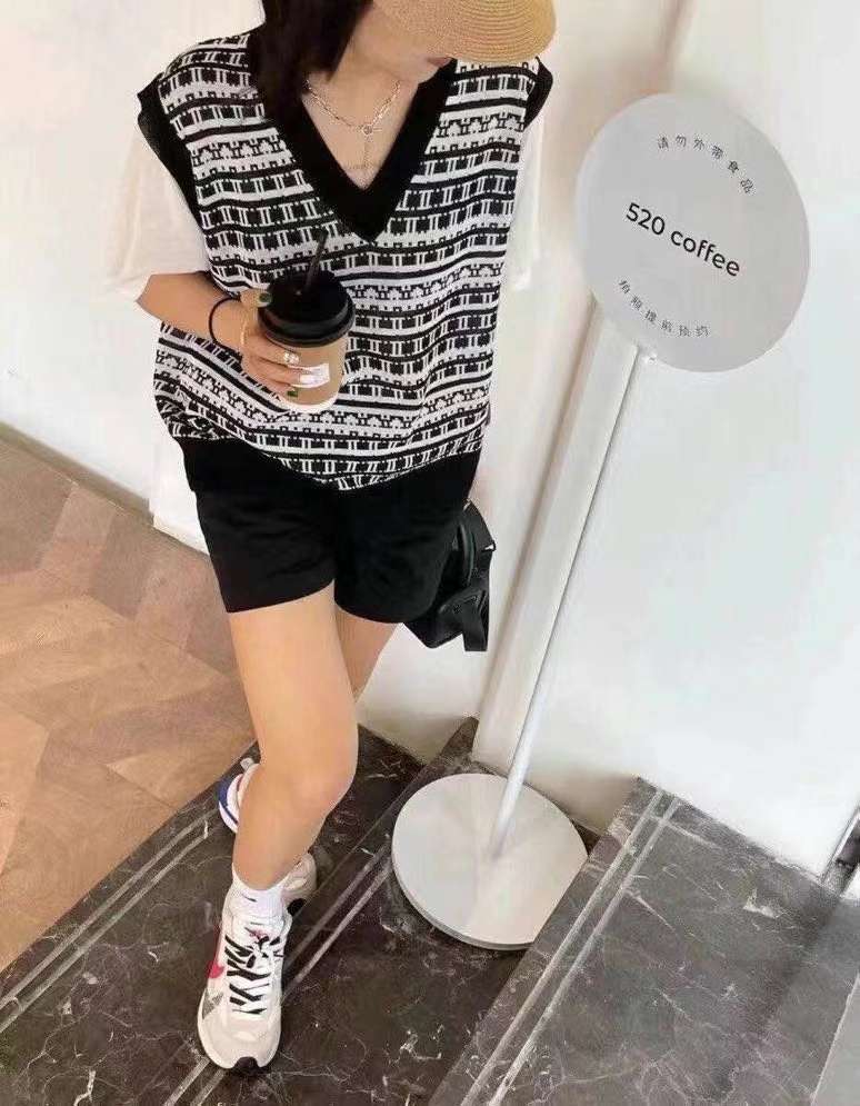 Women's Fashion Sweater details Picture