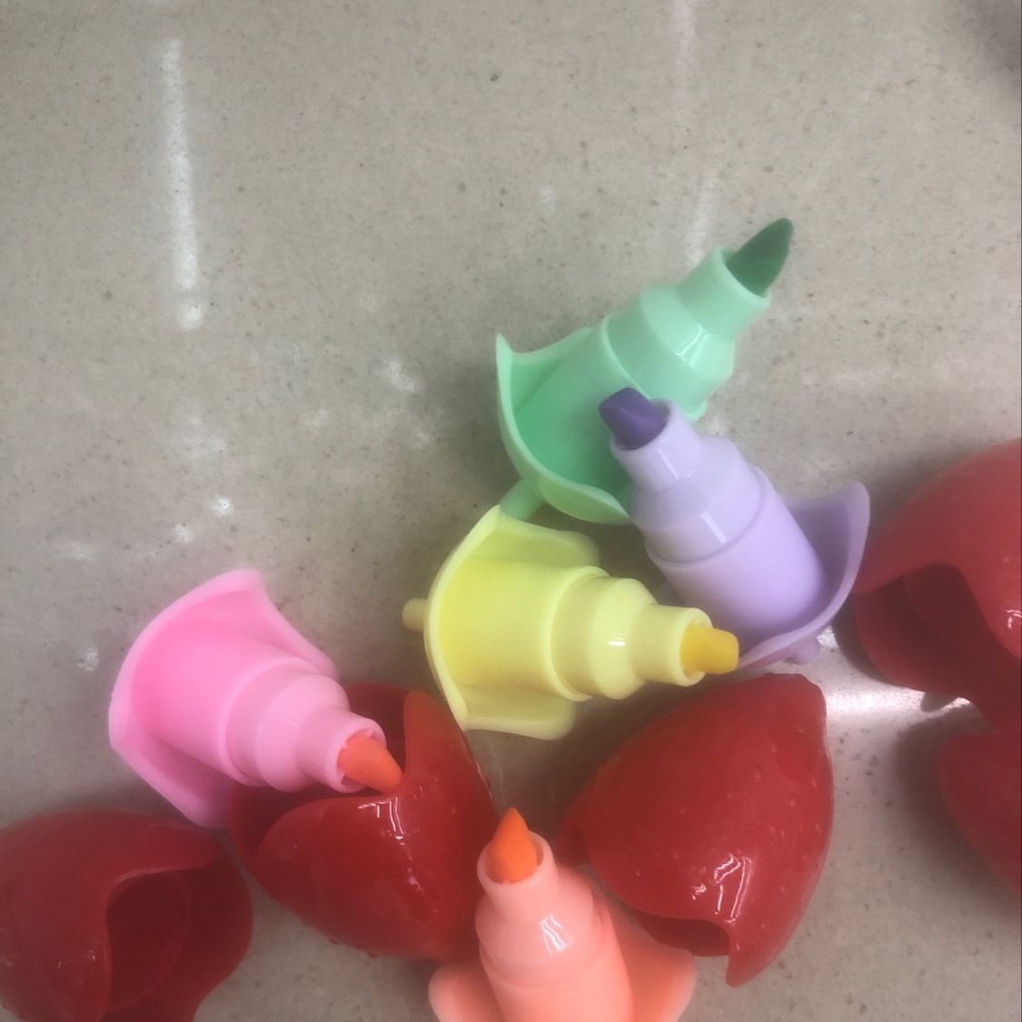قلم الفراولة الفلورية Item Picture