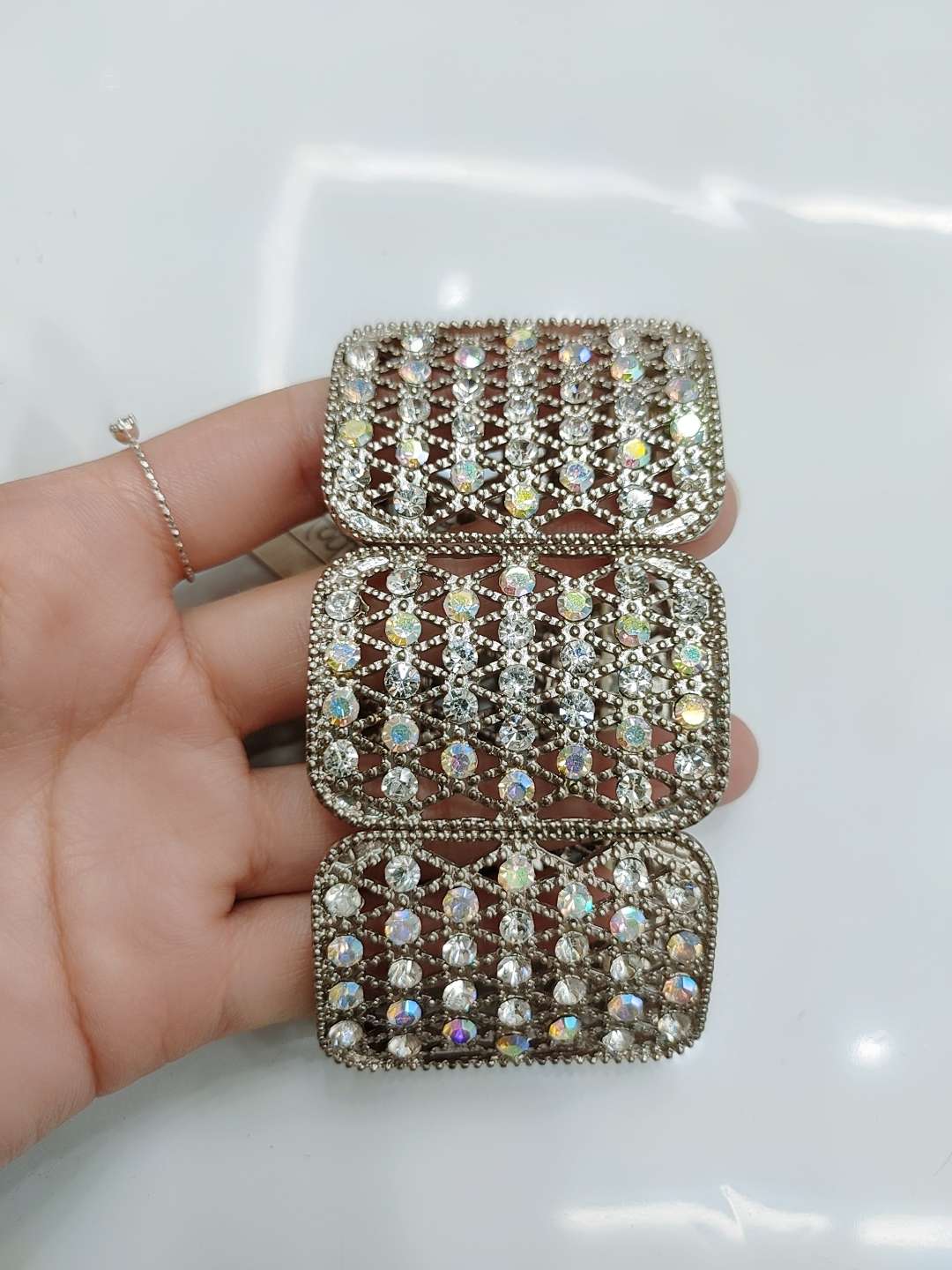 New Korean-style fashionable sparkling diamond bracelet with elastic thread, a unique European and American style for women Application Scenario