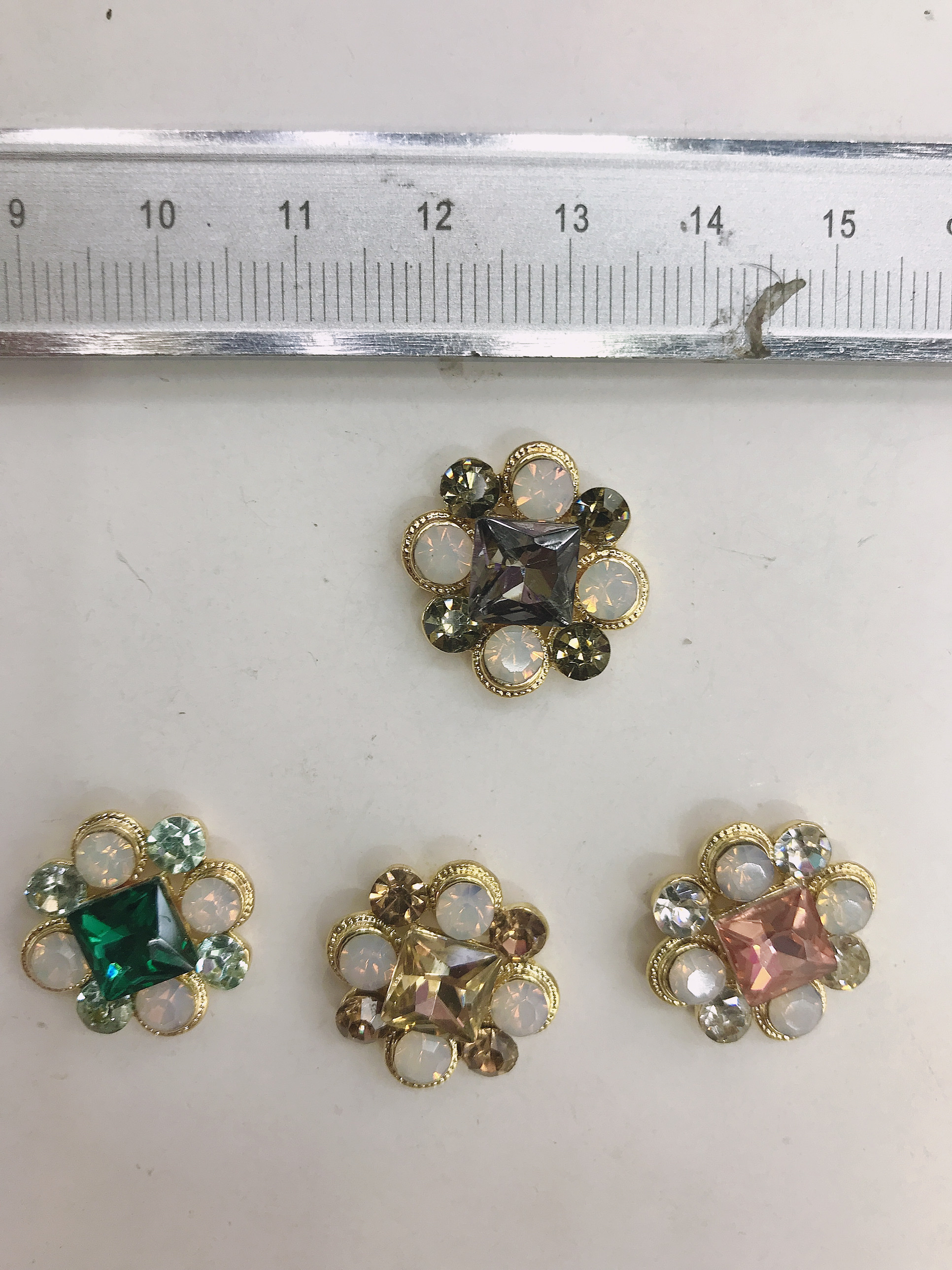 Shining multi-layered square diamonds details Picture