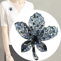 Premium Maroon Maple Leaf Brooch with diamond leaf brooch Men's and women's suit brooch Cardigan sweater collar pin buckle