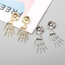 Flowers ➕ palm earrings. Halloween essentials