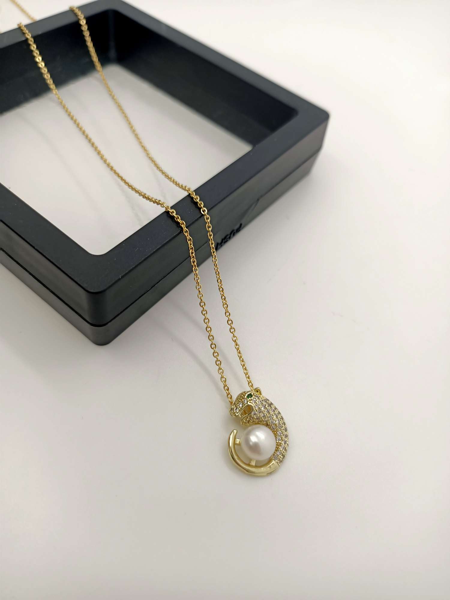 123 European and American simple, niche and high-end K-gold necklace, women's Instagram trendy, light luxury and cold style collarbone necklace detail image 5