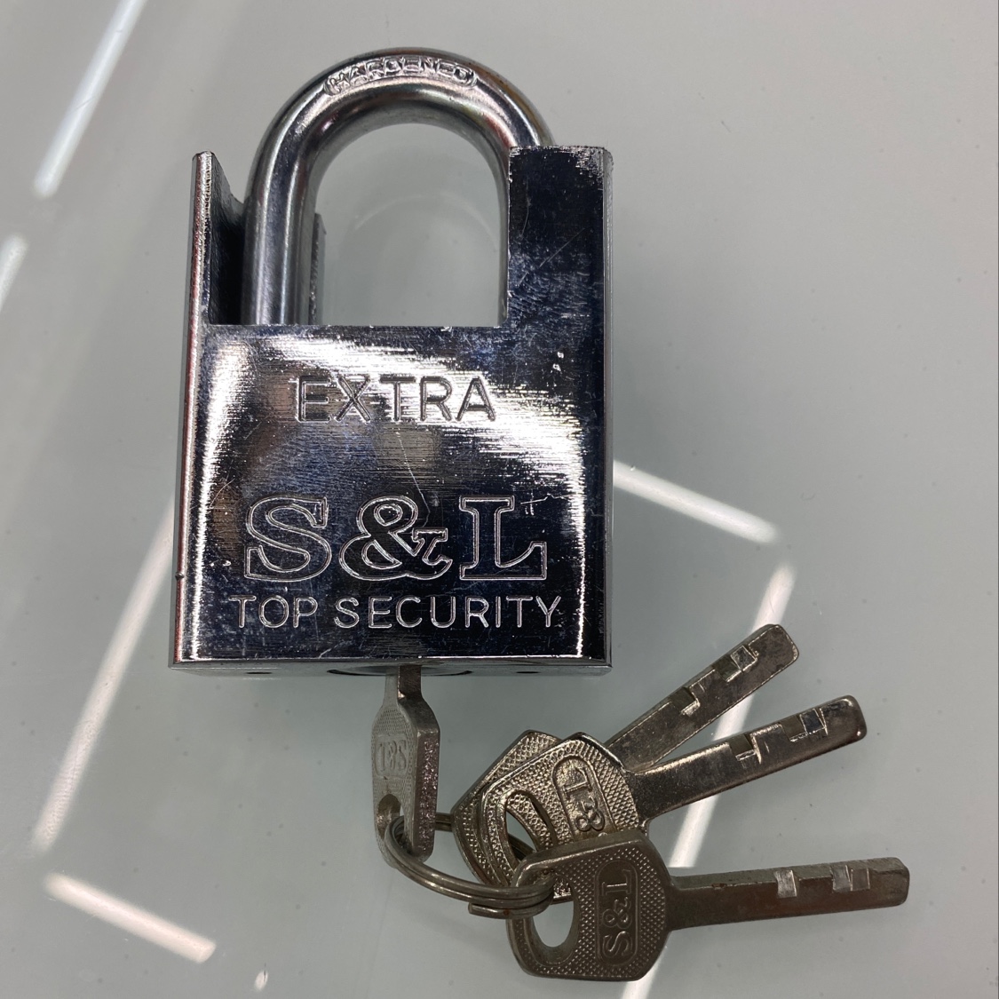 40. Half-pack lock, door lock, large door lock