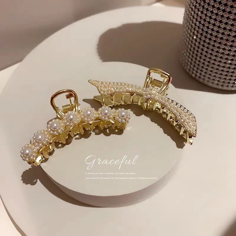 The 973-piece set of summer pearl alloy diamond straight clip, elegant alloy metal hair clip, fish tail style, alloy back head updo, women's top hair clip accessory, Yibei 007 details Picture