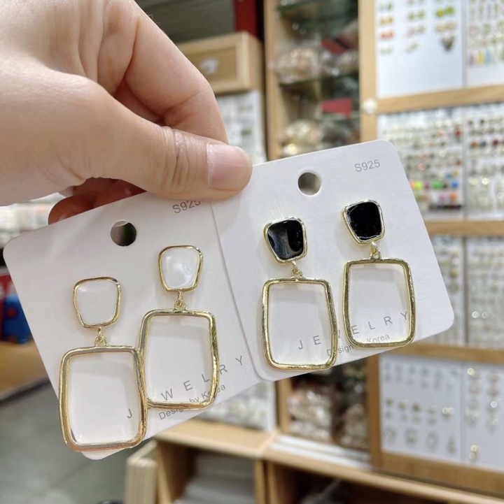 Stud Earrings 360