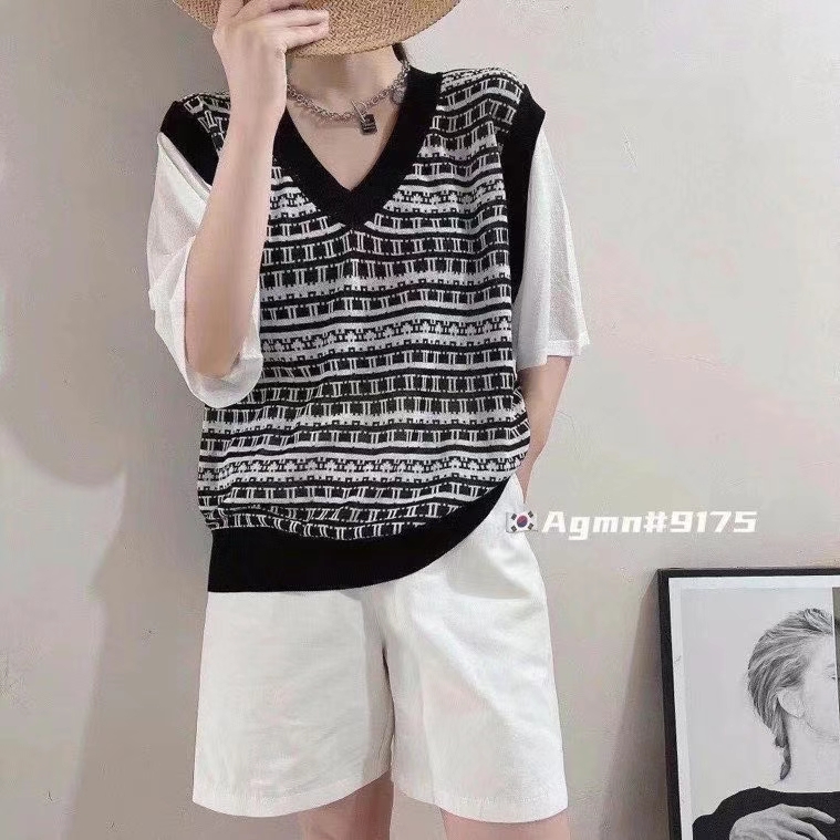 Women's Fashion Sweater Application Scenario