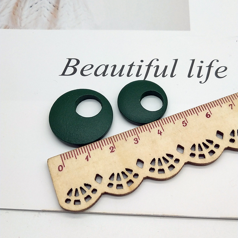 Solid wood earring pieces detail image 3
