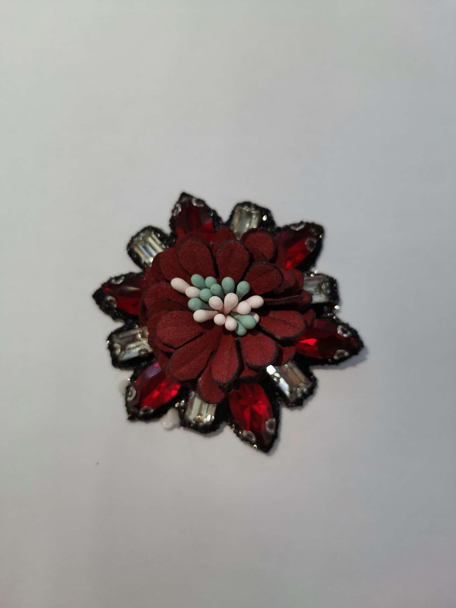 Premium glass brooch accessories, clothing display props, elegant accessory accessories, essential for embellishing clothes, and other clothing display props detail image 1