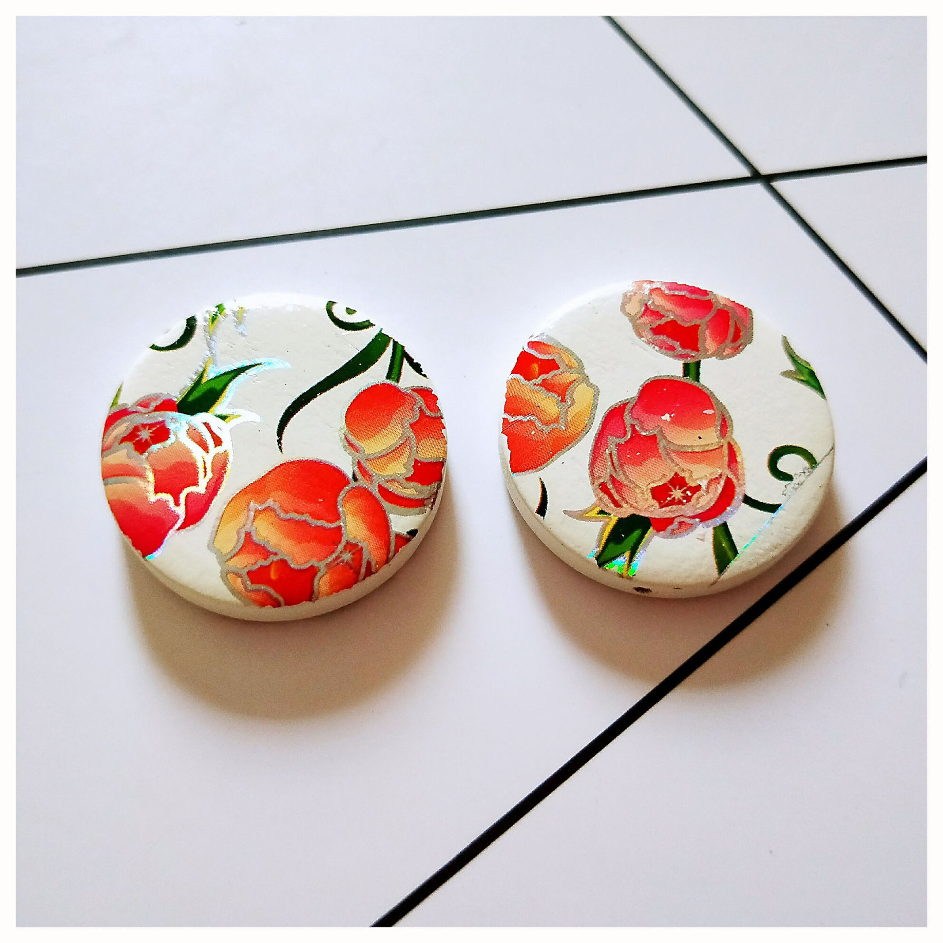 diy jewelry material accessories, wooden handcrafted earrings with 30mm horizontal hole white printed round wood chips Item Picture