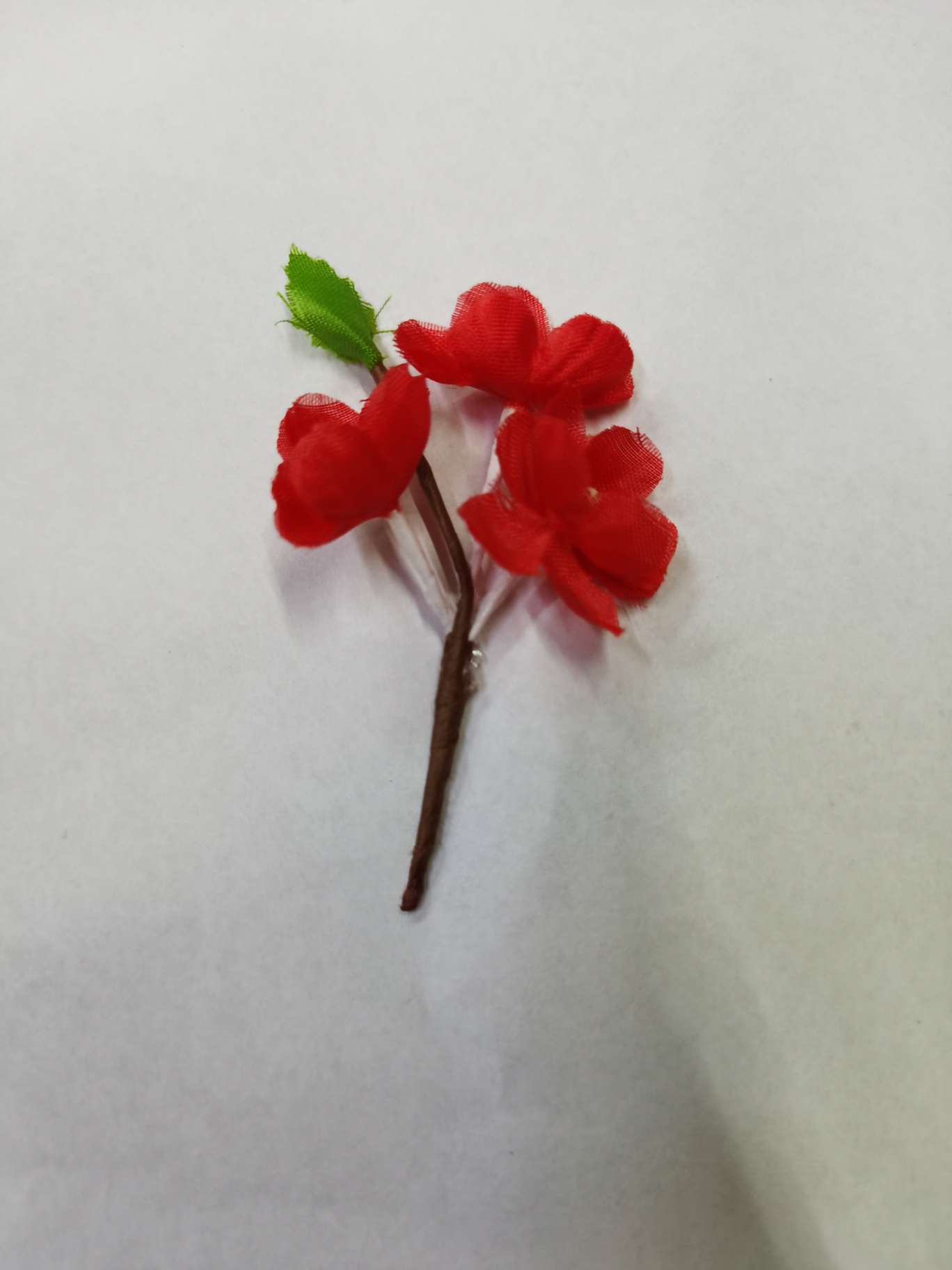 Three small plum blossoms and green leaves Application Scenario