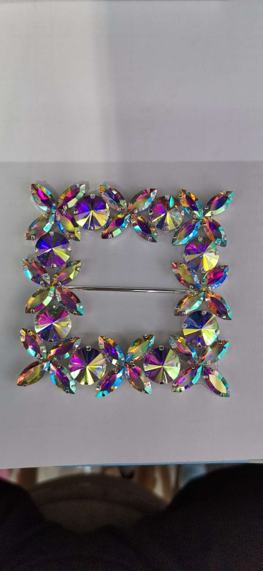 Factory direct sales of fashionable and personalized brooches, other clothing display props, the same style accessories as Internet celebrities, versatile and exquisite details Picture