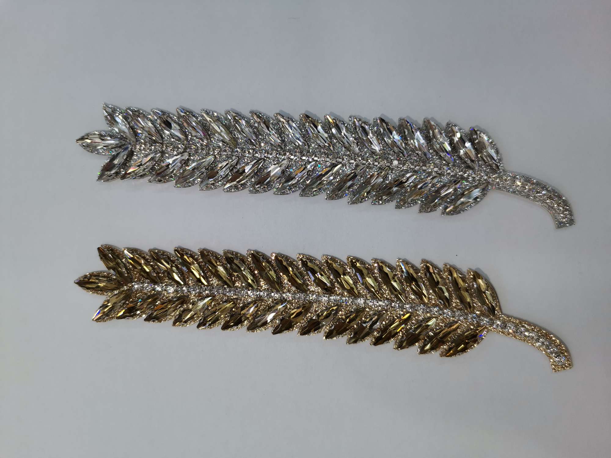 Premium glass brooch accessories, fashionable and versatile clothing display props and accessories detail image 1