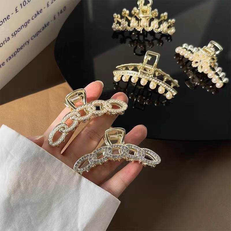 Summer bestseller: Pearl alloy diamond one-piece clip, elegant alloy metal hair clip, fishtail style, alloy back head updo, women's top hair clip accessory, Yibeier 041