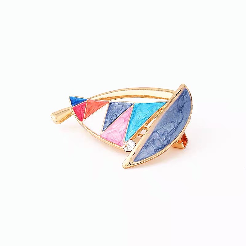 Sailing brooch