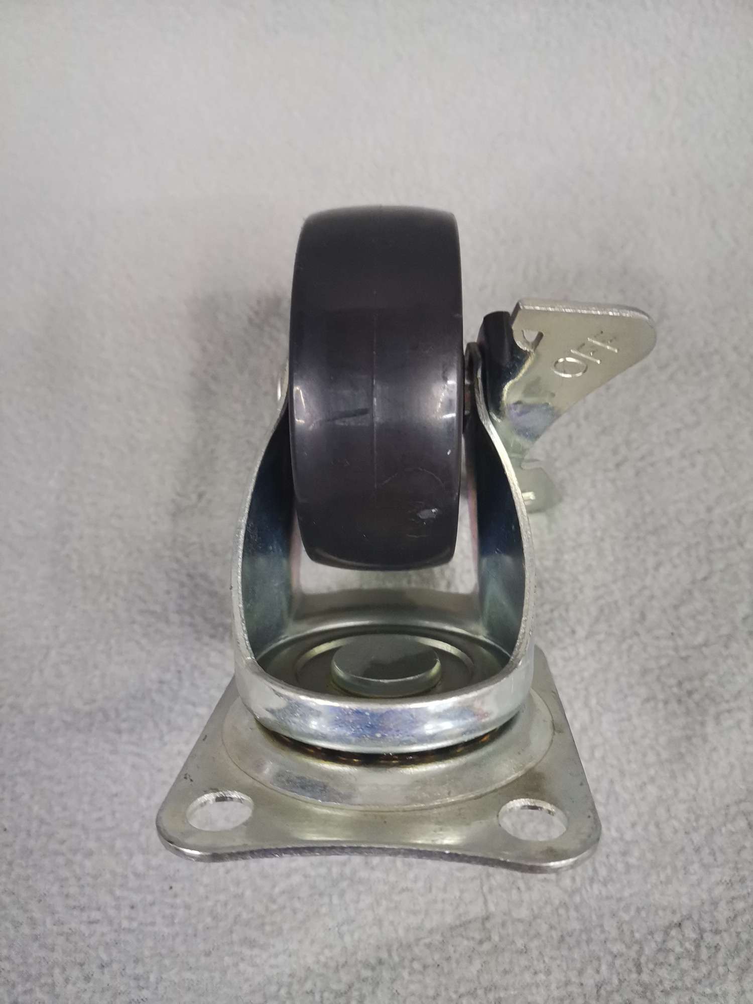 2.5-inch black PP flat-bottom movable lightweight casters with brake wheels details Picture