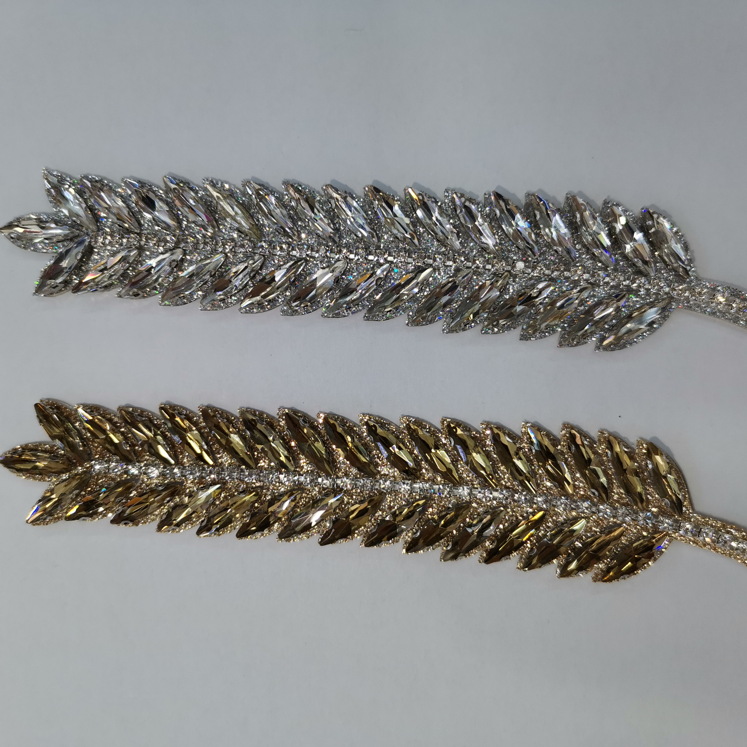 Premium glass brooch accessories, fashionable and versatile clothing display props and accessories