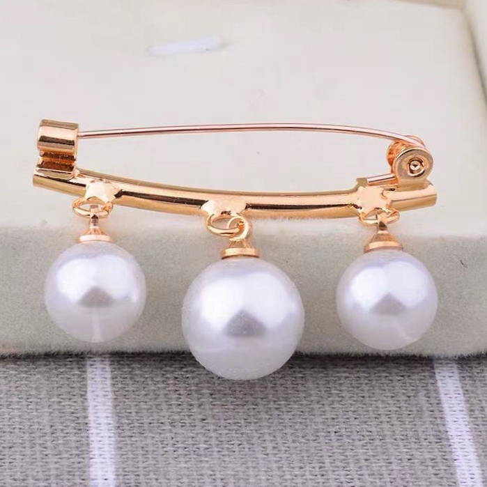 Pearl Brooch Atmospheric V-neck skirt anti-slip Corsage Pin Securing dress Women's collar Pin Accessory Cardigan pin
