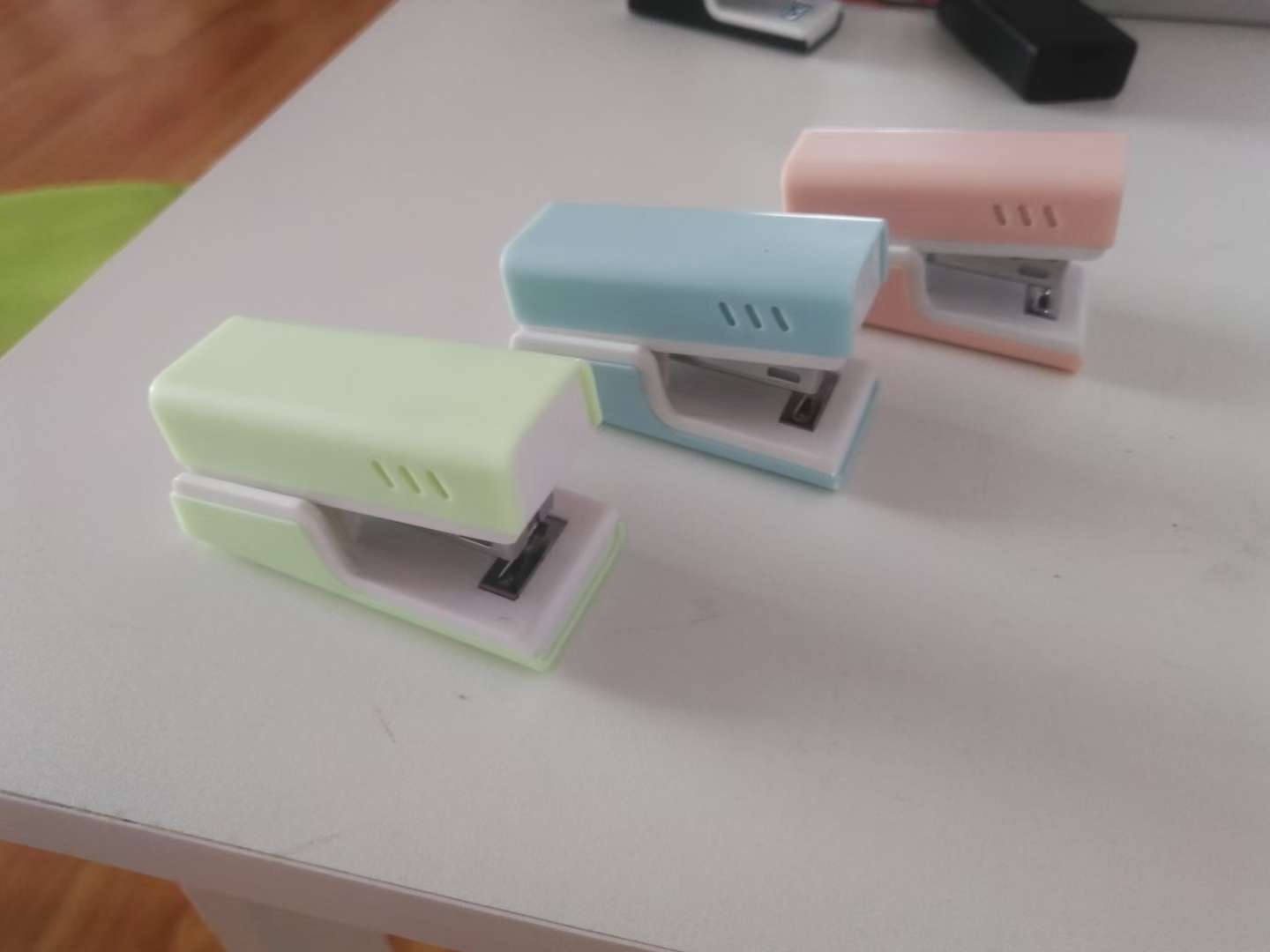 Mini stapler, hole puncher, nail remover Item Picture