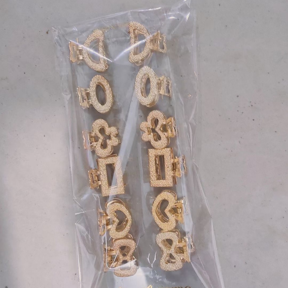 The popular online bestseller, the summer pearl alloy diamond one-piece clip, elegant alloy metal hair clip, fishtail style, alloy back head bun, women's top hair clip accessory, Yibei 'er 005