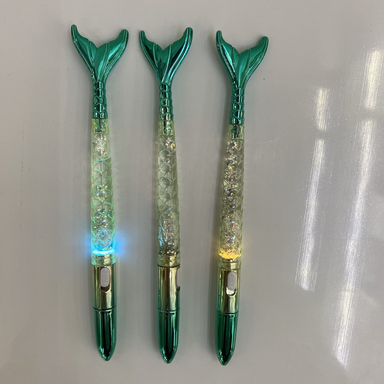 创意带灯液体美人鱼笔绿色圆珠笔