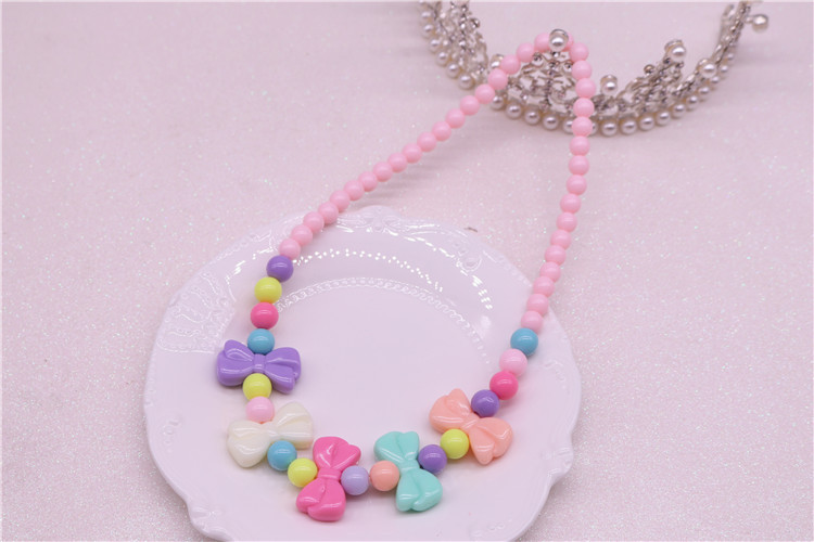New children's necklace accessories: candy-colored necklace for primary school students, cute bow necklace for girls Application Scenario