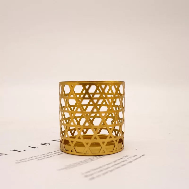 Metal crafts candlestick pen holder hollow-out family decoration aromatherapy candlestick bookcase bookcase desk placement Xin Xing technology