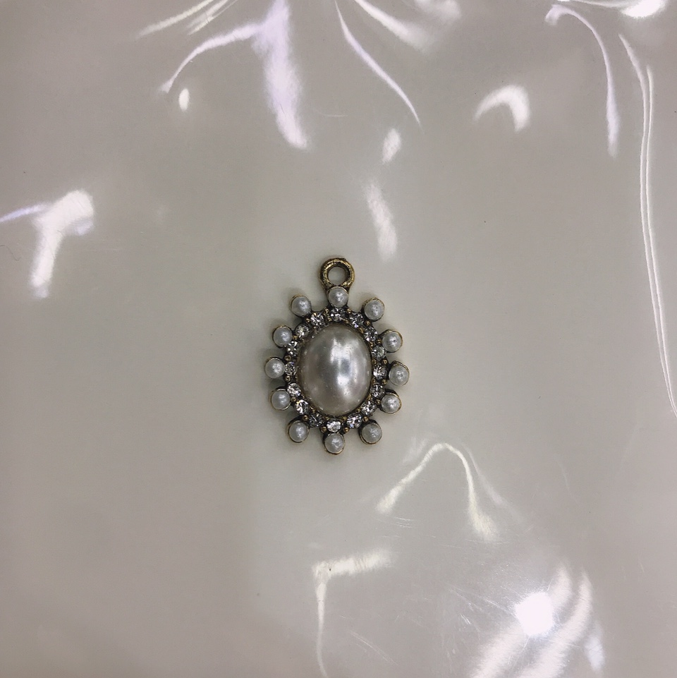 Retro oval pearl