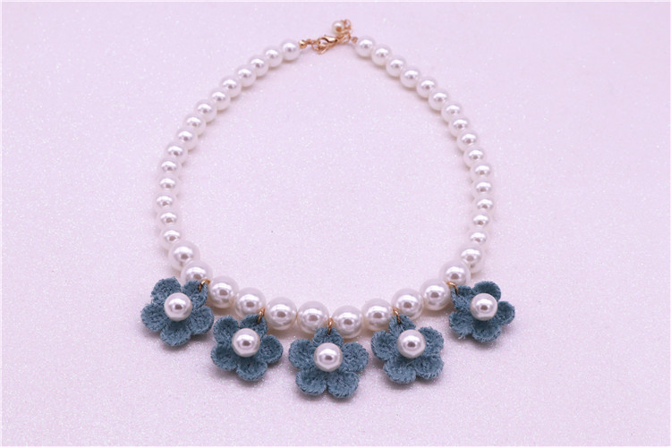 New Korean children's accessories: Girls' fashionable and ladylike pearl necklace, girls' flower necklace details Picture