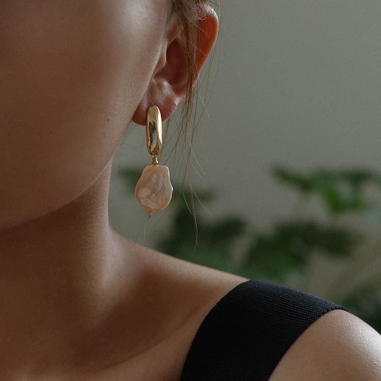 Natural Baroque freshwater pearl earrings, elegant temperament