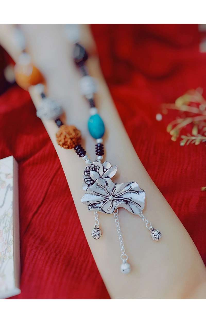 晶珀丽饰品系列复古仿银饰短款锁骨链女藏银蜜蜡项链毛衣链棉麻配饰挂件细节图