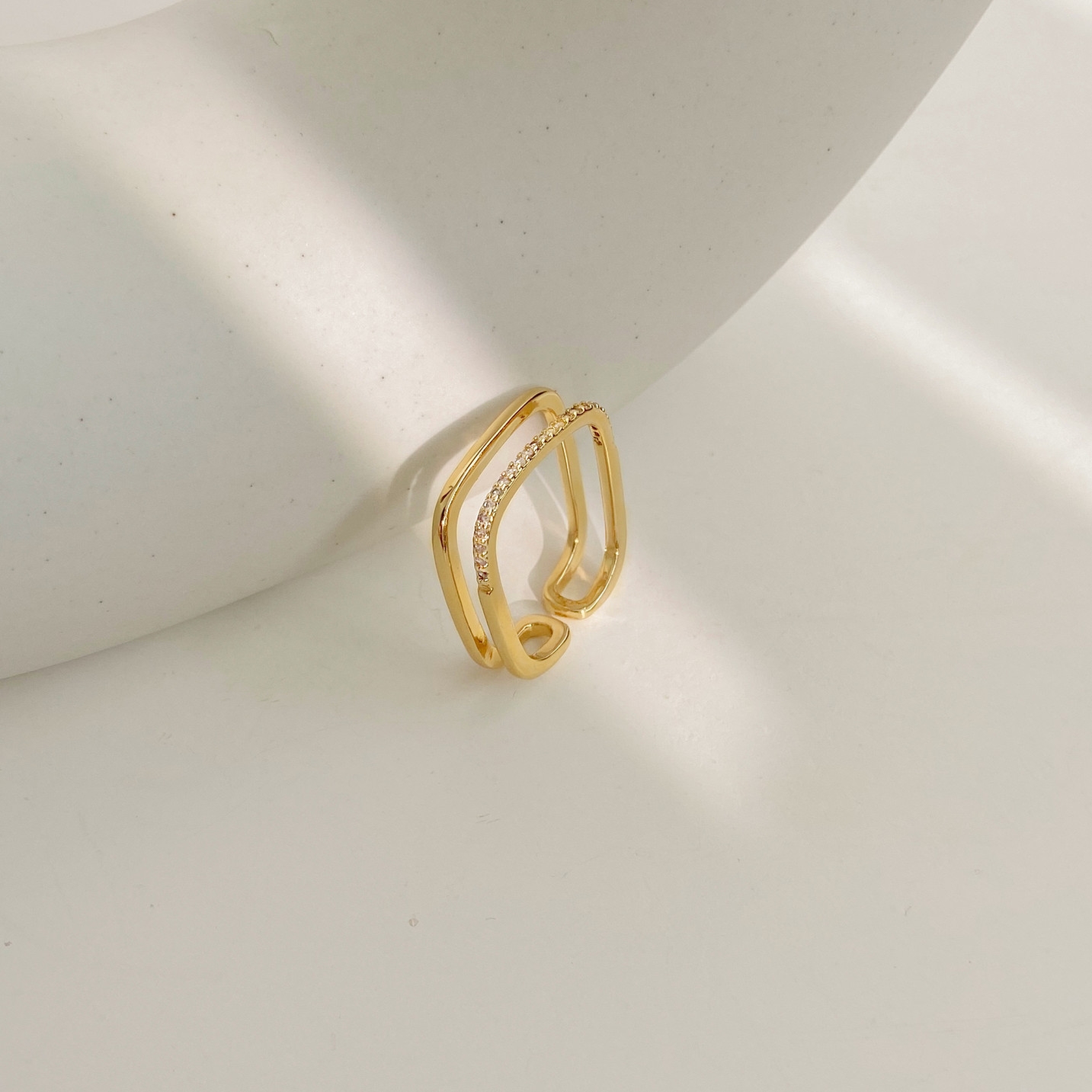 Ring female fashion personality light luxury niche delicate niche design square plain circle index finger simple ins small square ring