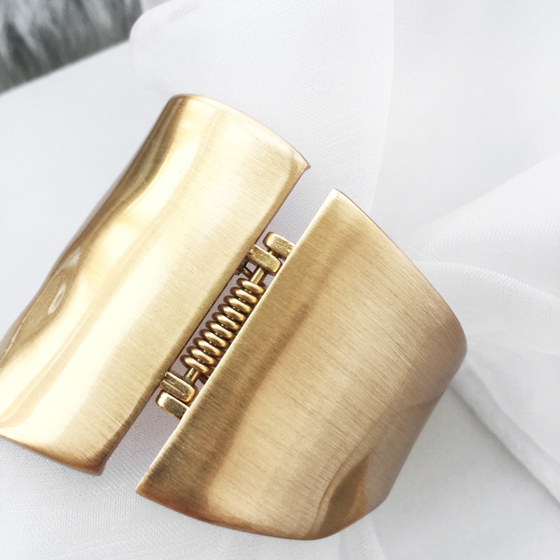 The new alloy wide-edge bracelet with a simple and exaggerated style in Europe and America, a minimalist spring buckle bracelet, is a popular female Internet celebrity accessory Item Picture
