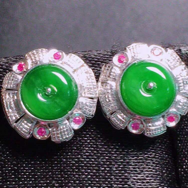 18k金镶嵌阳绿精美耳钉耳钉产品图