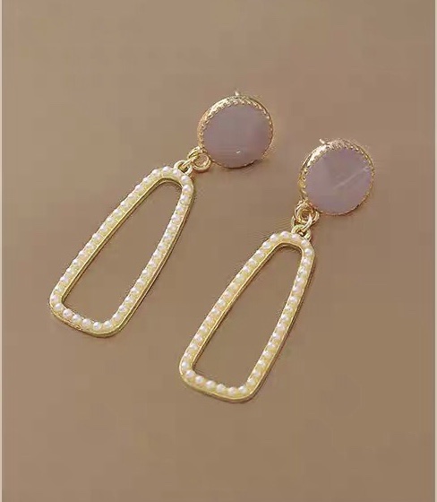 Pearl sweet, versatile, elegant, trendy, niche design, simple oil-dropping stud earrings Item Picture