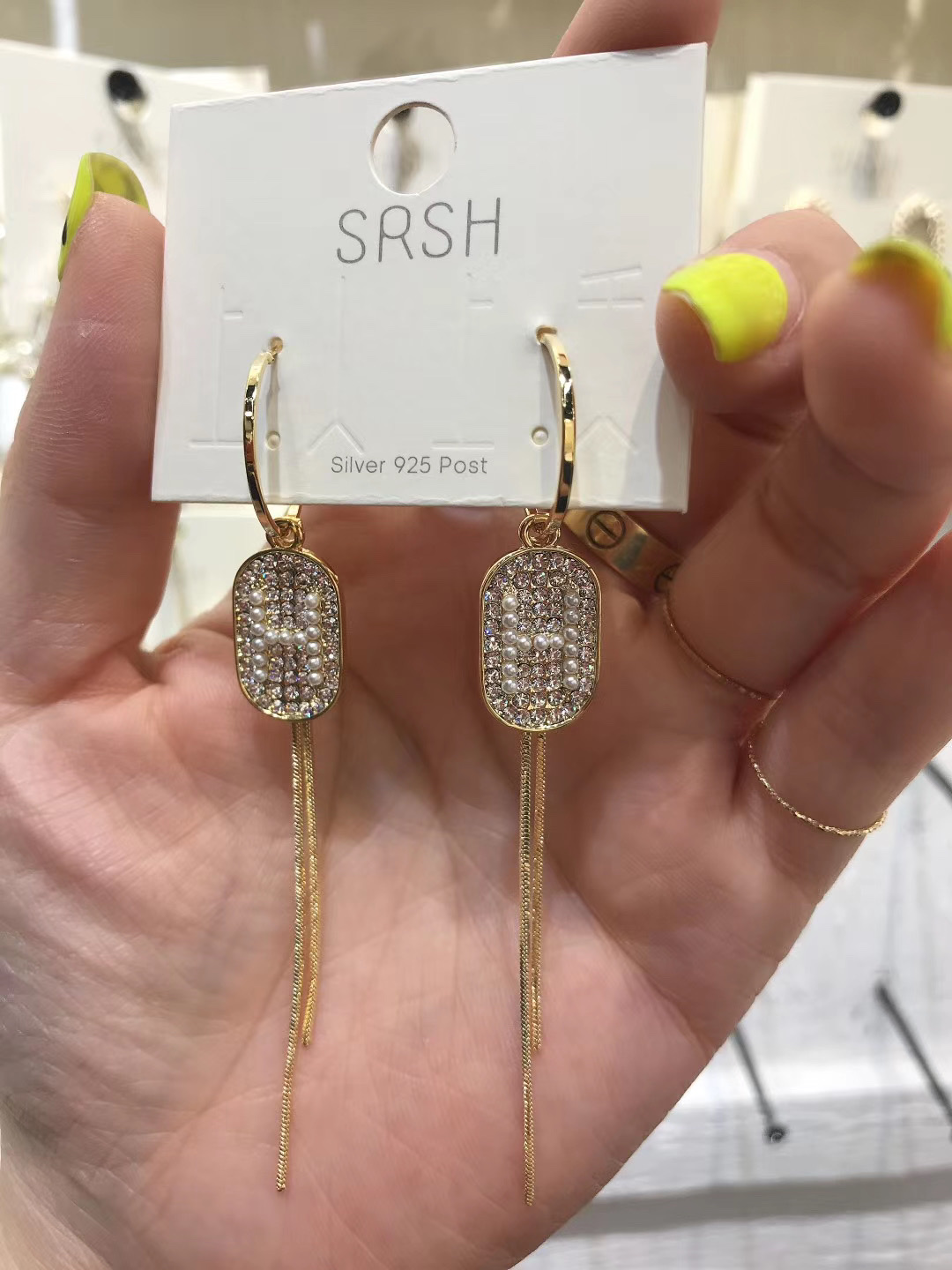Butterfly High-end Earrings 2021 New Trendy French internet-famous stud earrings for women, Korean style earrings, long earrings 1 Application Scenario