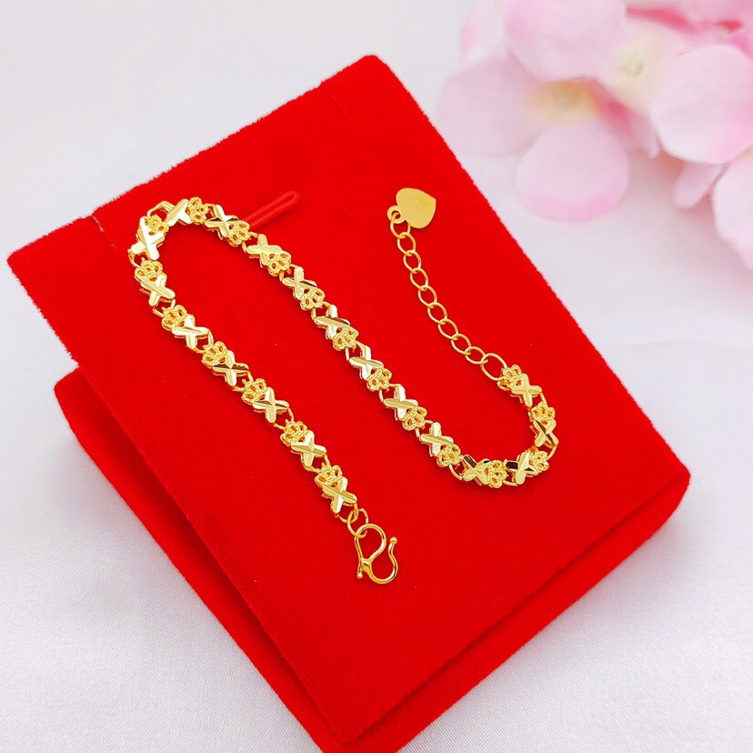 Small crown to molded bracelet, fine workmanship,