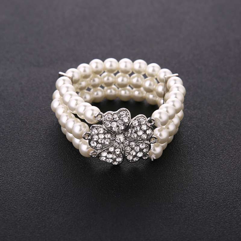 European and American handcrafted white pearl and diamond-encrusted bracelet for brides, a versatile, fashionable and simple gift jewelry for girls details Picture